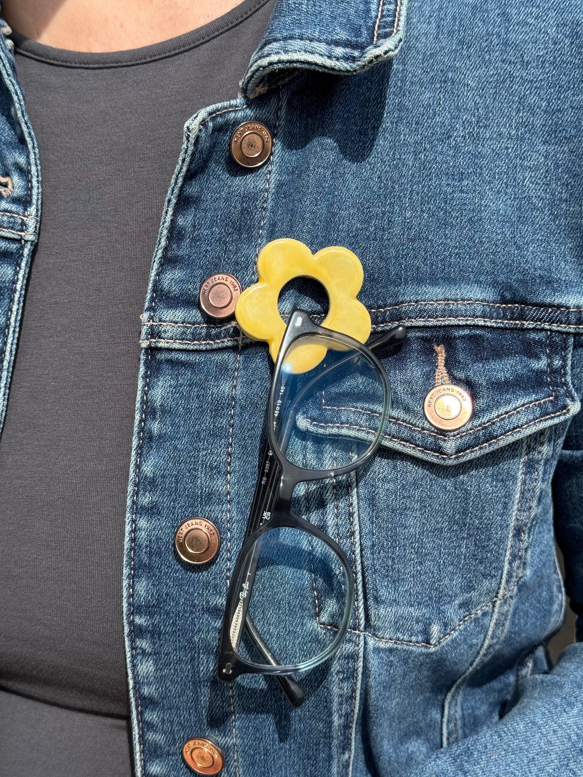 Buttercup Glasses Brooch