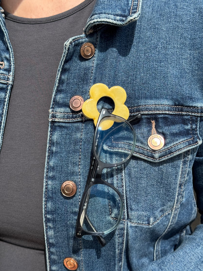 Buttercup Glasses Brooch